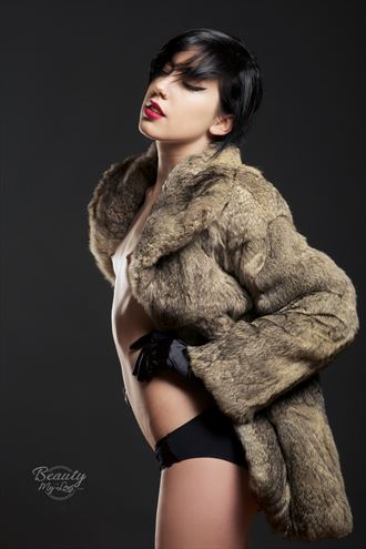 beauty in fur artistic nude photo by photographer beauty in my lens