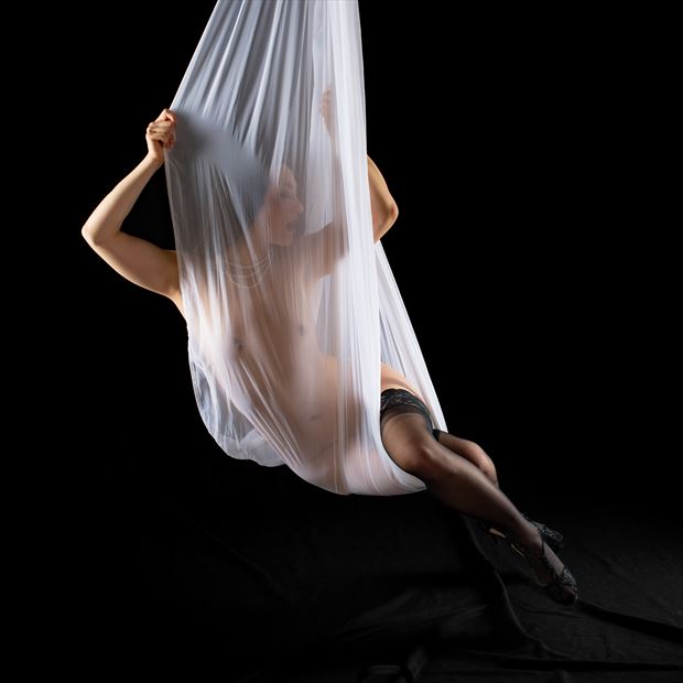 behind the veil artistic nude photo by photographer belo retrato