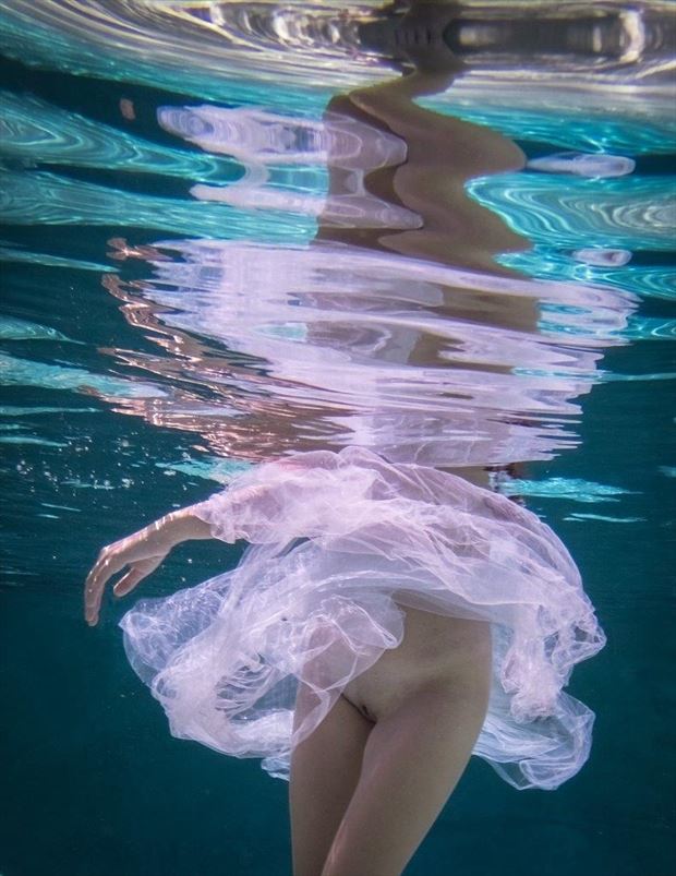 below the surface artistic nude photo by photographer thatzkatz