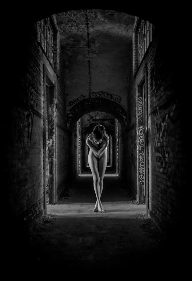 between the light artistic nude photo by photographer pheonix