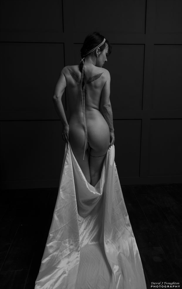 black and white mystery artistic nude artwork by model blackswann_portfolio