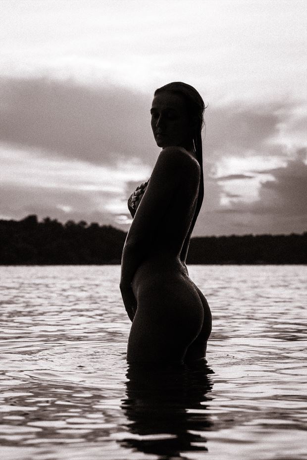 black and white sunset silhouette artistic nude photo by model jordane
