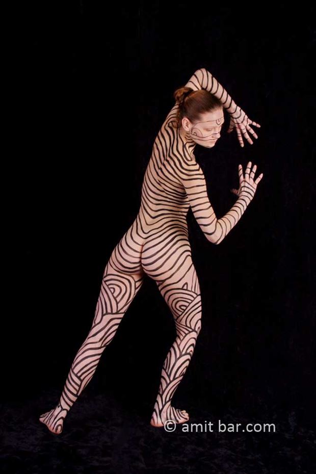 black stripes i body painting artwork by photographer bodypainter