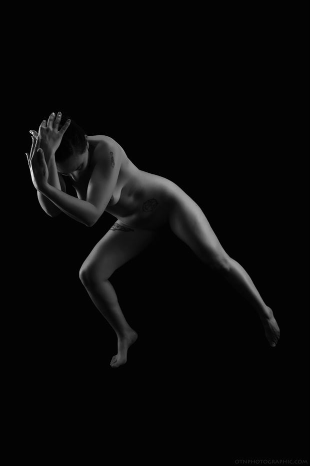 blockage artistic nude photo by model iris suarez