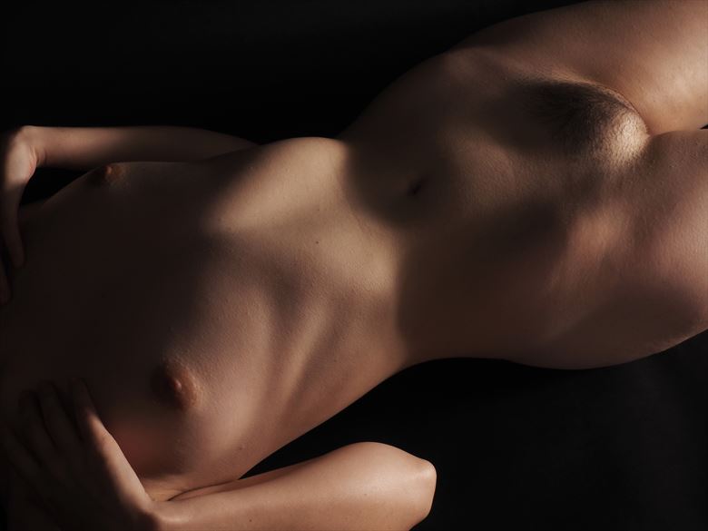 body close up erotic photo by model rayvenr