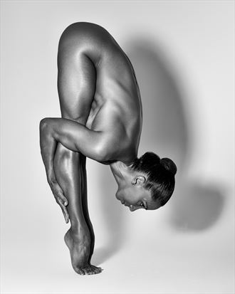 body form in black and white artistic nude artwork by photographer joychemonte