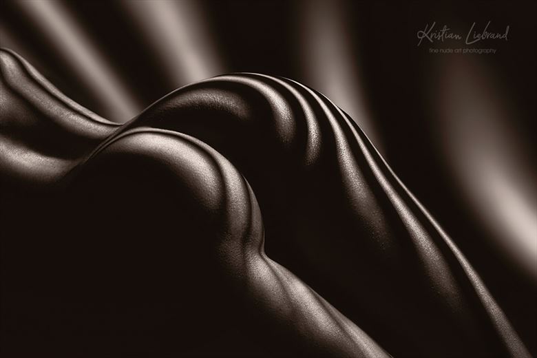 body lines artistic nude photo by photographer kristian liebrand