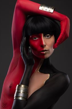 body painting alternative model artwork by photographer eecapture