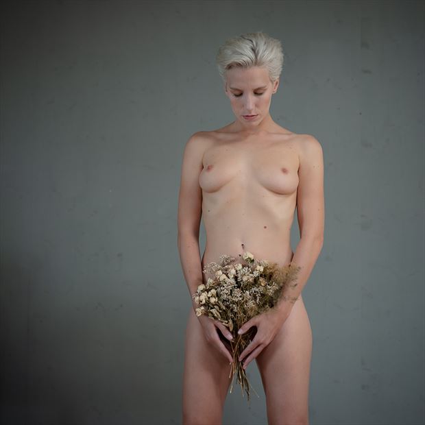 bouquet artistic nude photo by photographer ludwigdesmet