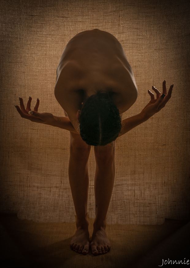 bowing artistic nude artwork by photographer johnnie medina