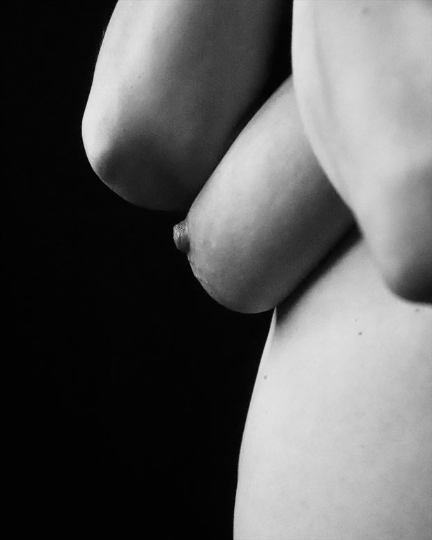 breast artistic nude photo by photographer grey johnson