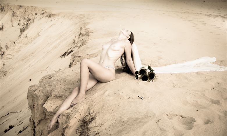 bride in dunes Artistic Nude Photo by Photographer Majo