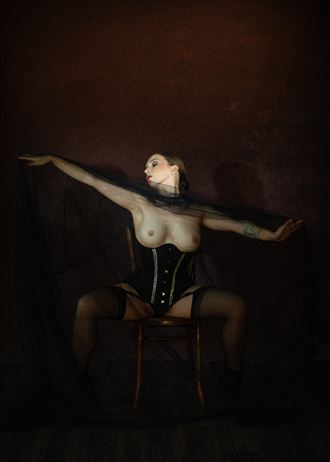 burlesque queen artistic nude photo by photographer majo