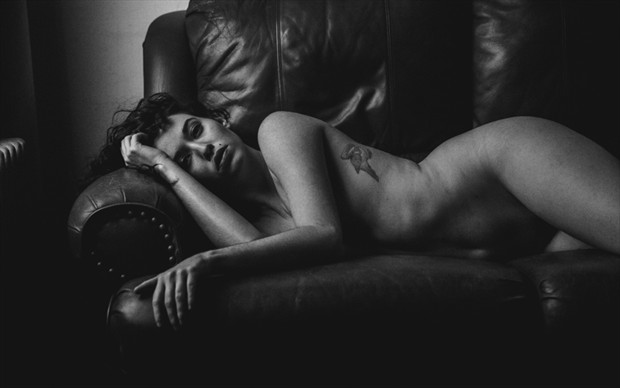 bury the worry Artistic Nude Photo by Model Desalle