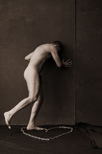 cadena 1 selfportrait artistic nude photo by photographer gustavo combariza