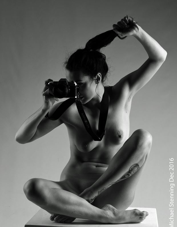 capture artistic nude photo by photographer stenning 