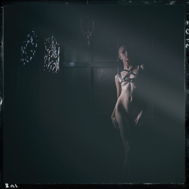 catch the light artistic nude photo by photographer ghost light photo