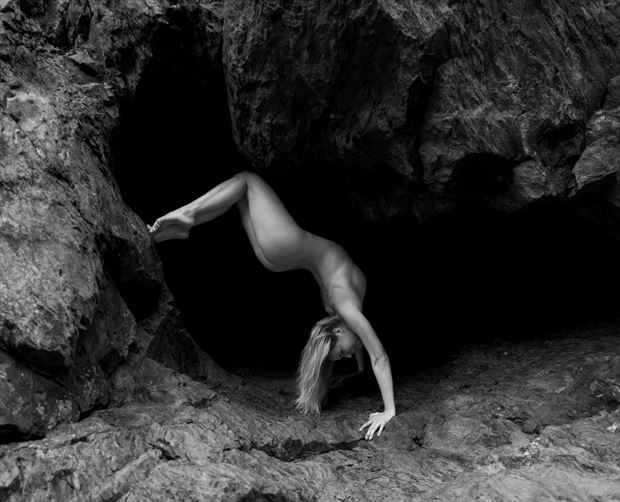 cave vii with fanny m%C3%BCller artistic nude photo by photographer damian diviny