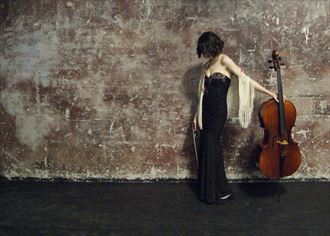 cellist portrait photo by photographer rwp photo