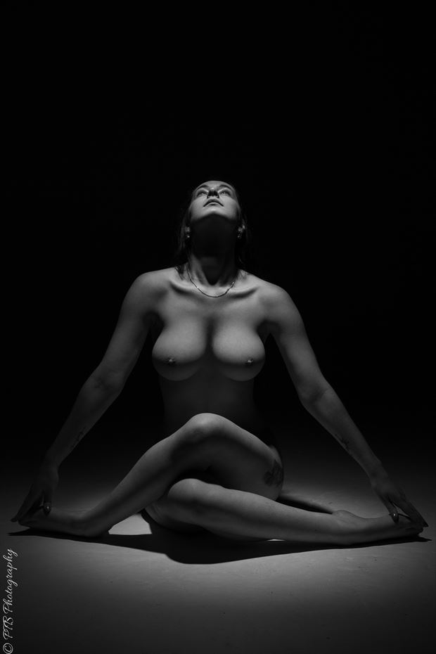 chiaroscuro artistic nude photo by photographer ptbphotography