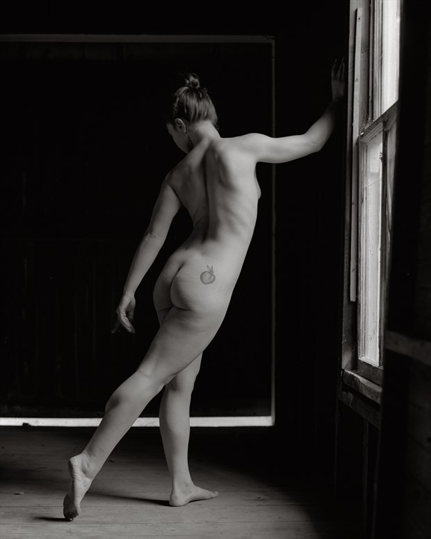 chiaroscuro figure study photo by photographer peaquad imagery