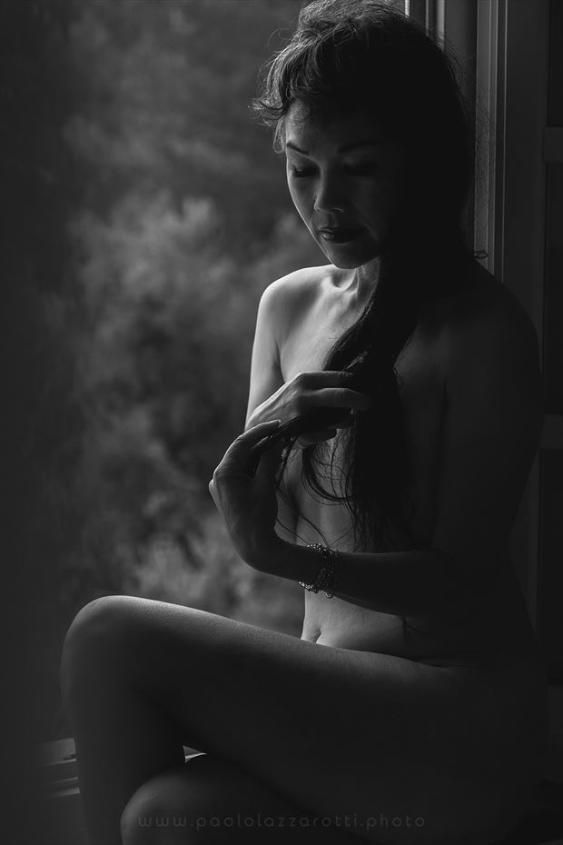 chiaroscuro implied nude photo by artist paolo lazzarotti