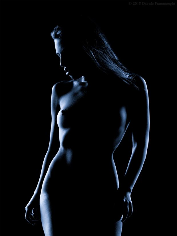chiaroscuro sensual artwork by photographer davide fiammenghi