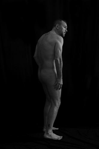 claro oscuro selfportrait artistic nude photo by photographer gustavo combariza