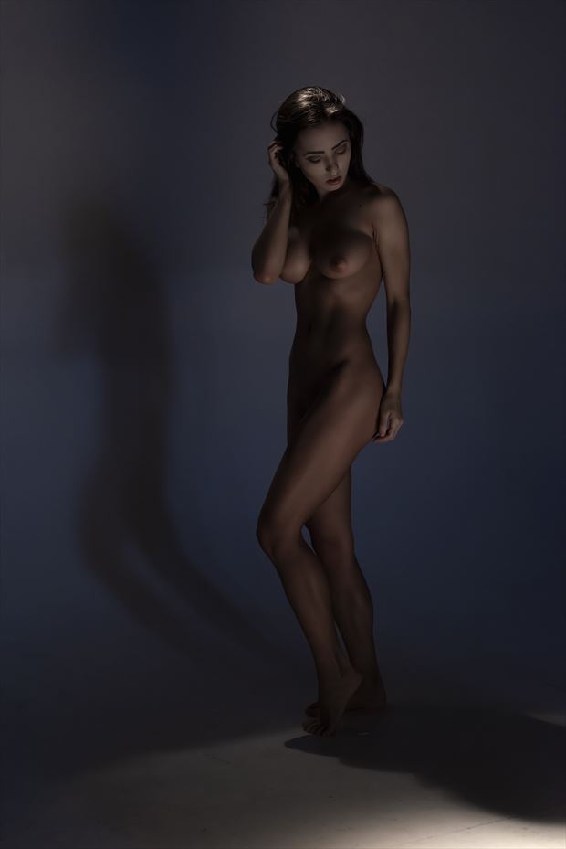 classic contrapposto in shadow artistic nude photo by photographer jos%C3%A9
