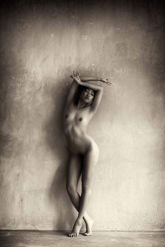 classic inspired artistic nude photo by model minh ly