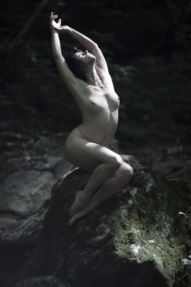 classical artistic nude photo by photographer toby maurer