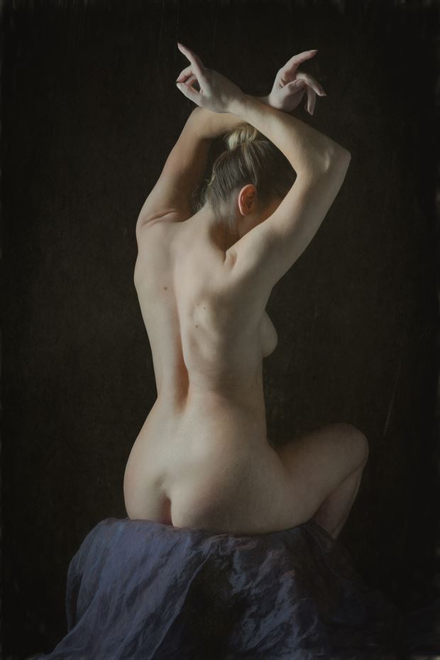 classical pose artistic nude photo by photographer colin dixon