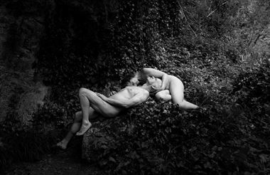 comforting artistic nude photo by model mothy