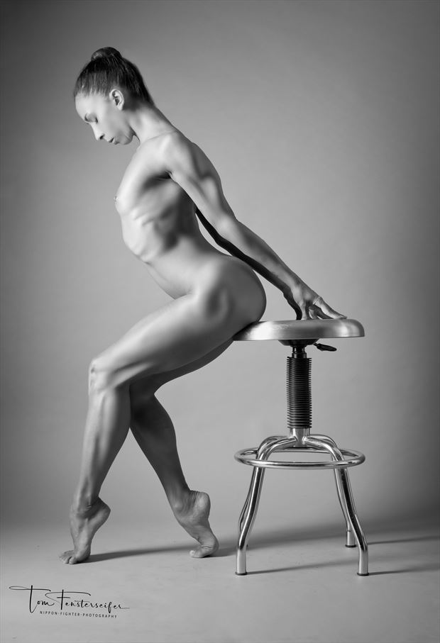 concentrated artistic nude photo by photographer tom f 