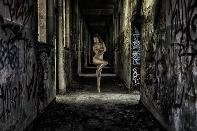 corridor artistic nude photo by photographer pheonix