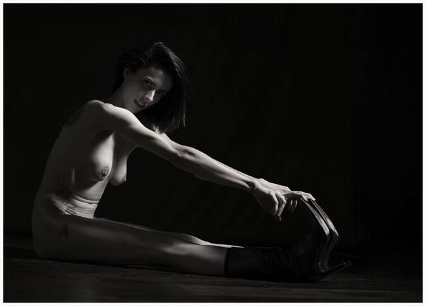 could i touch the toes artistic nude photo by photographer tommy 2 s