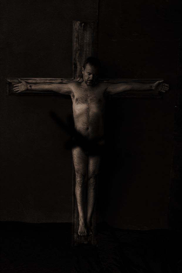 crucifixi%C3%B3n selfportrait implied nude photo by photographer gustavo combariza