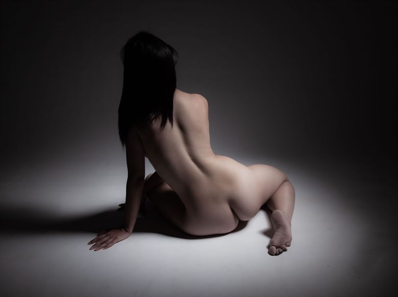 curve artistic nude photo by photographer allan taylor