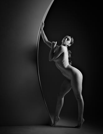 curves artistic nude photo by photographer richard spurdens