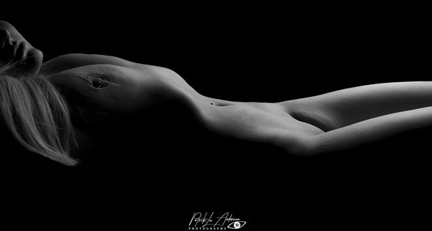 curves in the dark artistic nude photo by photographer patrik lee andersson