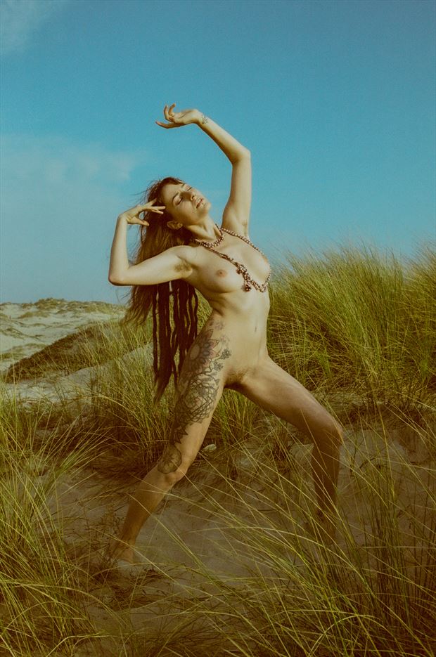 dance with the wind artistic nude photo by model louise rosealma