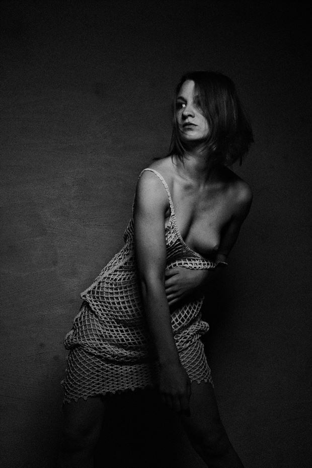 dark artistic nude photo by model sonriza