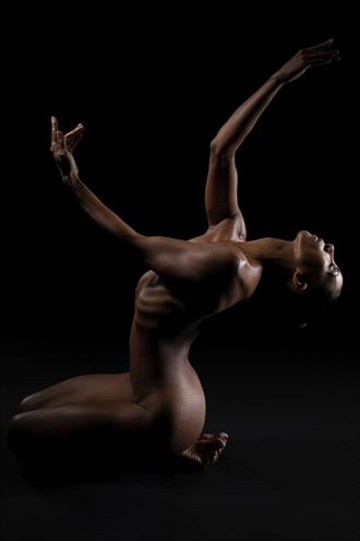 darkness artistic nude photo by photographer robert peres