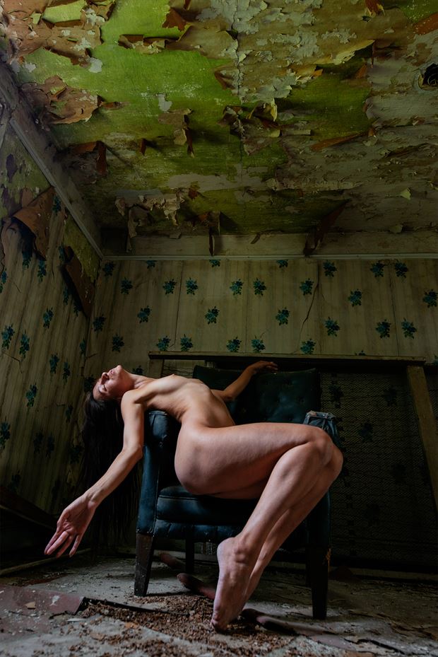 decayed artistic nude photo by photographer jyves