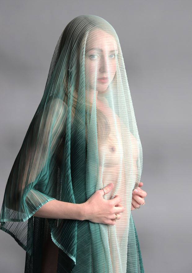 delicate conquest artistic nude photo by model lillia keane