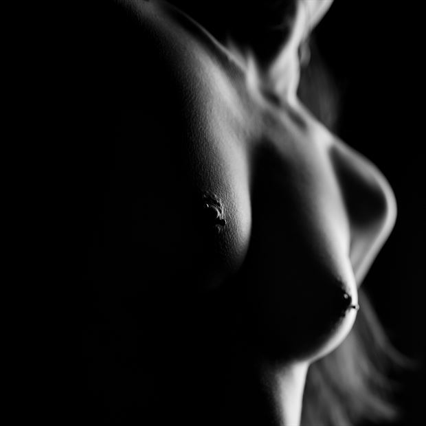 depth of field artistic nude photo by photographer genuineburke
