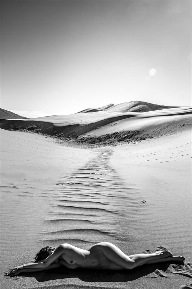 desert scene 1v artistic nude photo by photographer gunnar