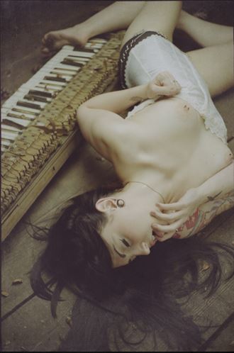 draven piano 3 erotic photo by photographer mojokiss