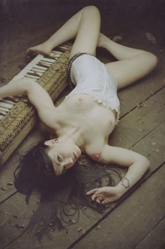 draven piano 4 lingerie photo by photographer mojokiss