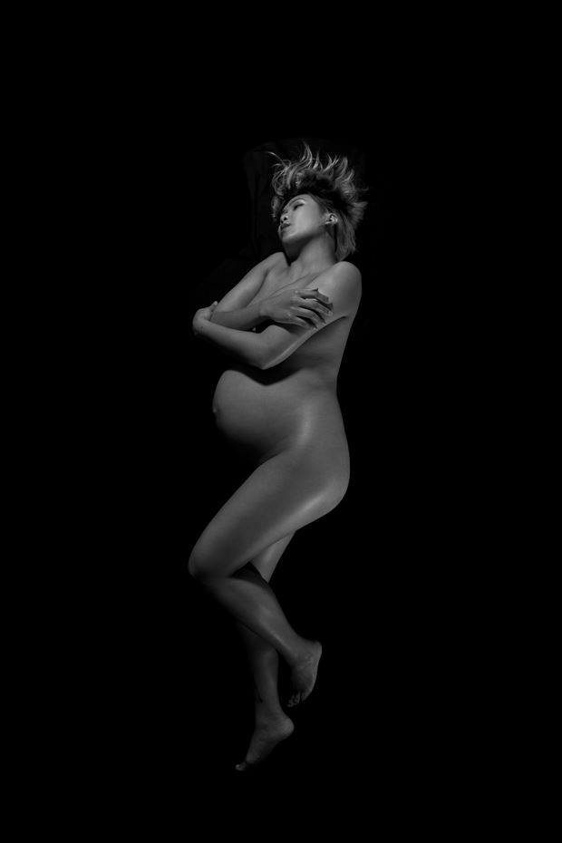dreaming of motherhood b w artistic nude photo by photographer michael davis